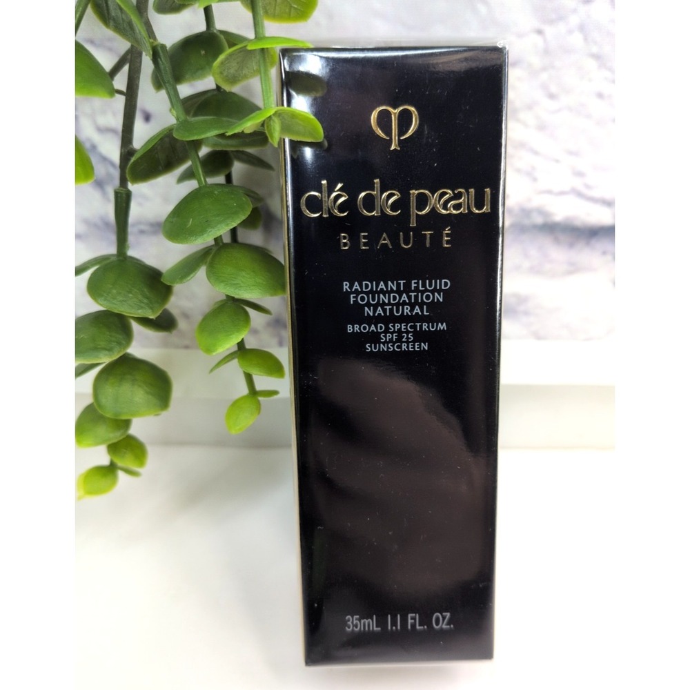 NIB!🥰CLE DE PEAU BEAUTE Radiant Fluid Foundation o40 Light Tan ocher 1.1oz SPF